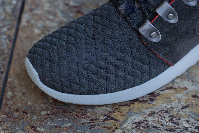 nike roshe run mid winter black