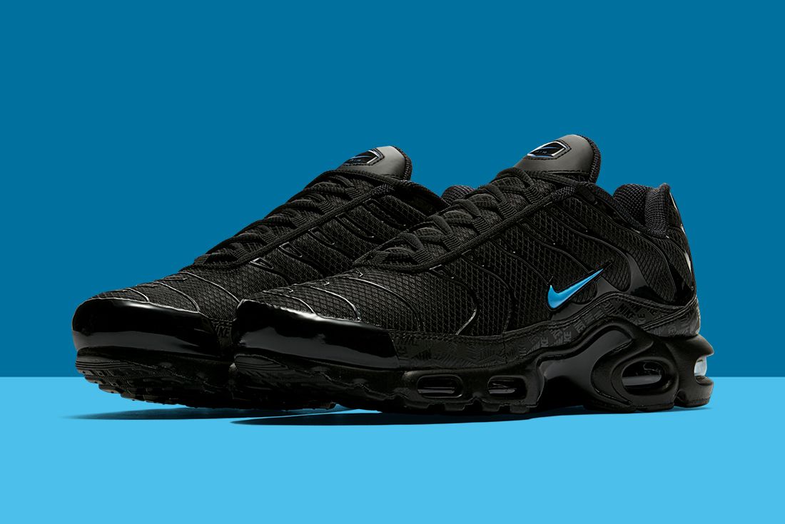 black nikes with blue swoosh