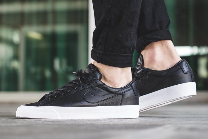 nike blazer low on feet