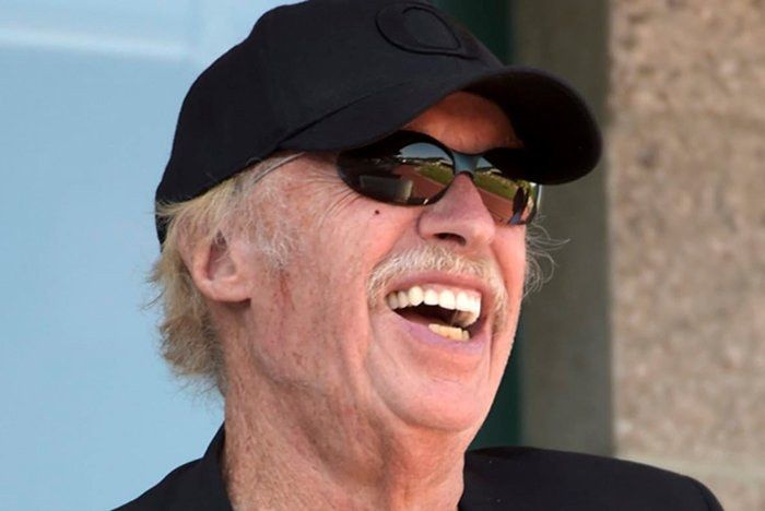 How Nike Cofounder Phil Knight Made 1 9 Billion In A Single Day