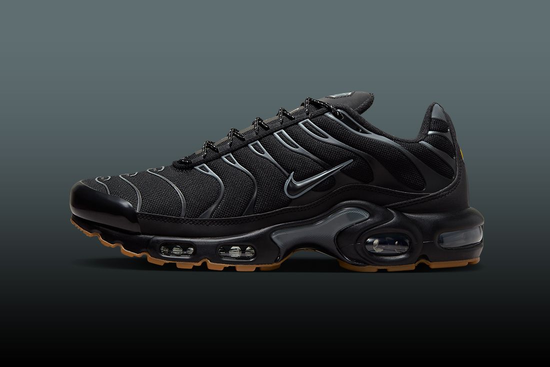 formule consensus Verstrikking The Nike Air Max Plus 'Black Gum' is Seriously Reflective - Sneaker Freaker