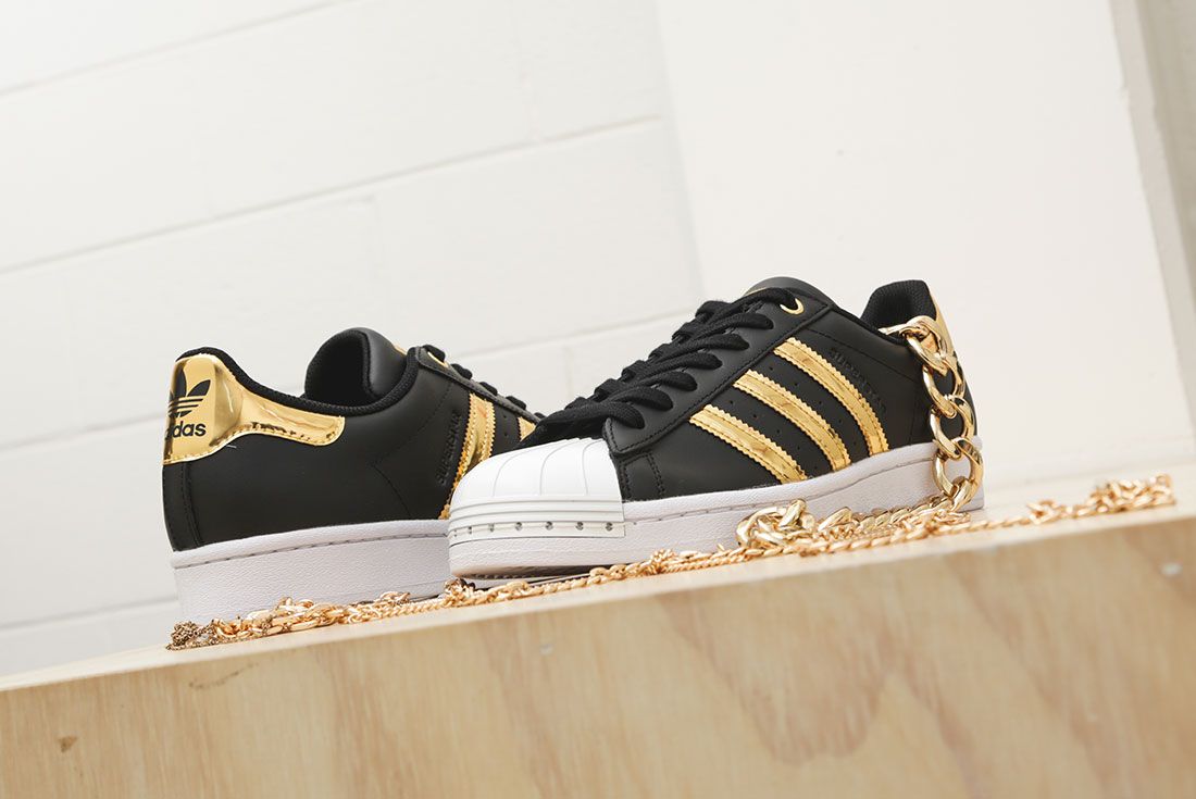 se Regenerativ surfing The adidas Superstar Goes for Gold in its 50th Year - Sneaker Freaker