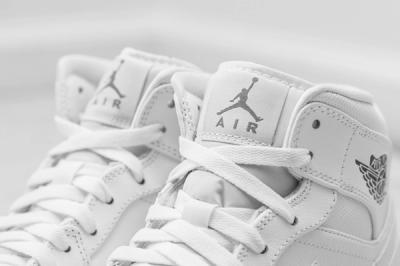 Air Jordan 1 Mid Essentials Pack 5