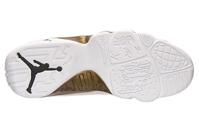 Air Jordan 9 Statue