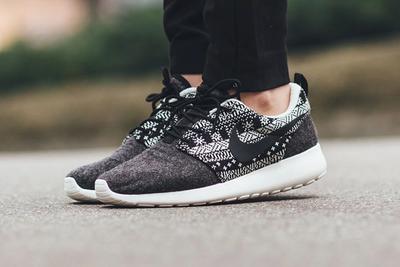 Nike Roshe One Winter Wmns Sweater Pack3