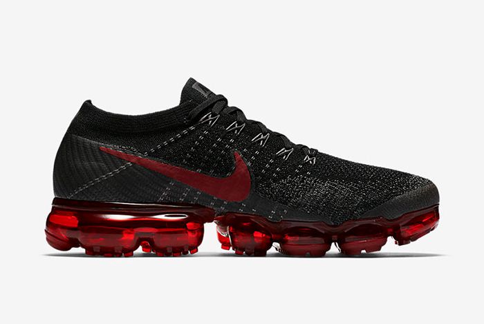 A Classic Nike Colour Combo Hits the VaporMax - Sneaker Freaker