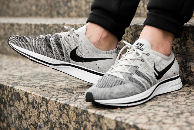 nike flyknit trainer grey