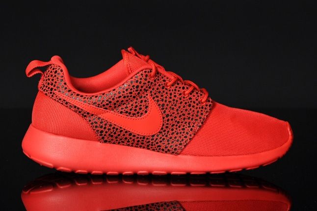 Nike Roshrerun Challenegered Safari Profile 1