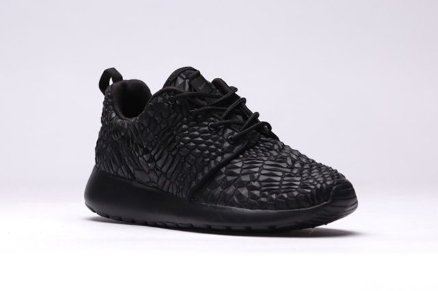 Nike Roshe One Dmb Triple Black Releases