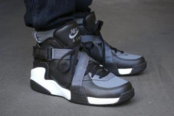 nike air raids sneakers