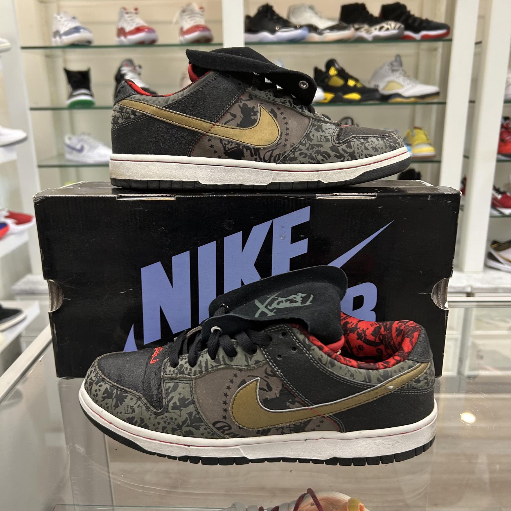 SBTG.x Nike SB Dunk Low shop in front of box