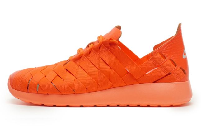 Nike Roshe Run Woven Total Crimson Side 1