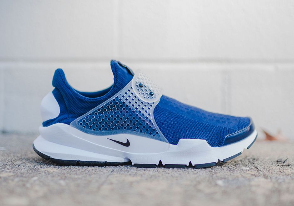 nike sock dart blue and white