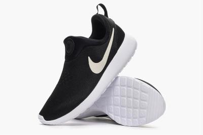Nike Roshe Run Slip On Black White 3