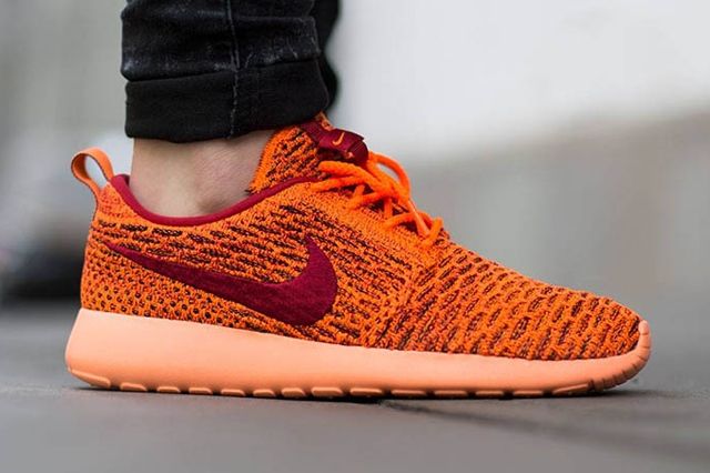 Nike Wmns Roshe One Flyknit Total Orange Gym Red Sunset Glow 2