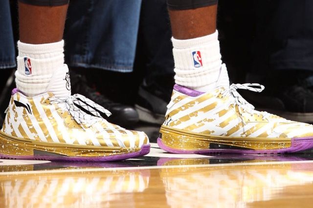 dwyane wade gold shoes