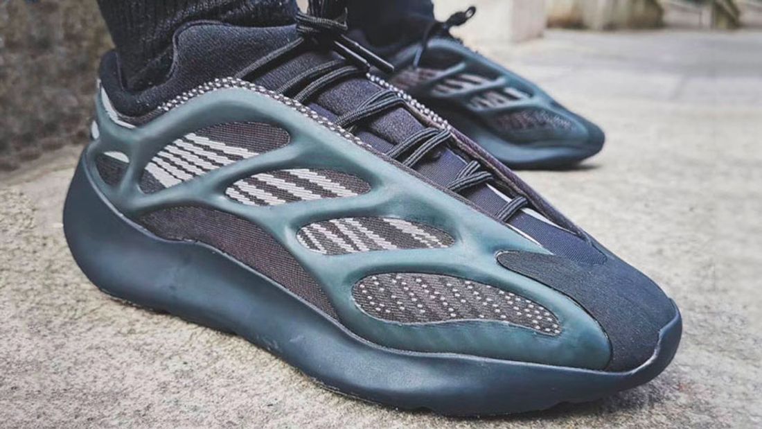 pain Preparation dramatic On-Foot: Yeezy 700 V3 'Black' - Sneaker Freaker