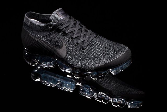 triple black vapormax flyknit 2