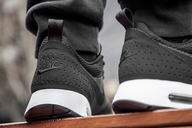 nike air max tavas all black