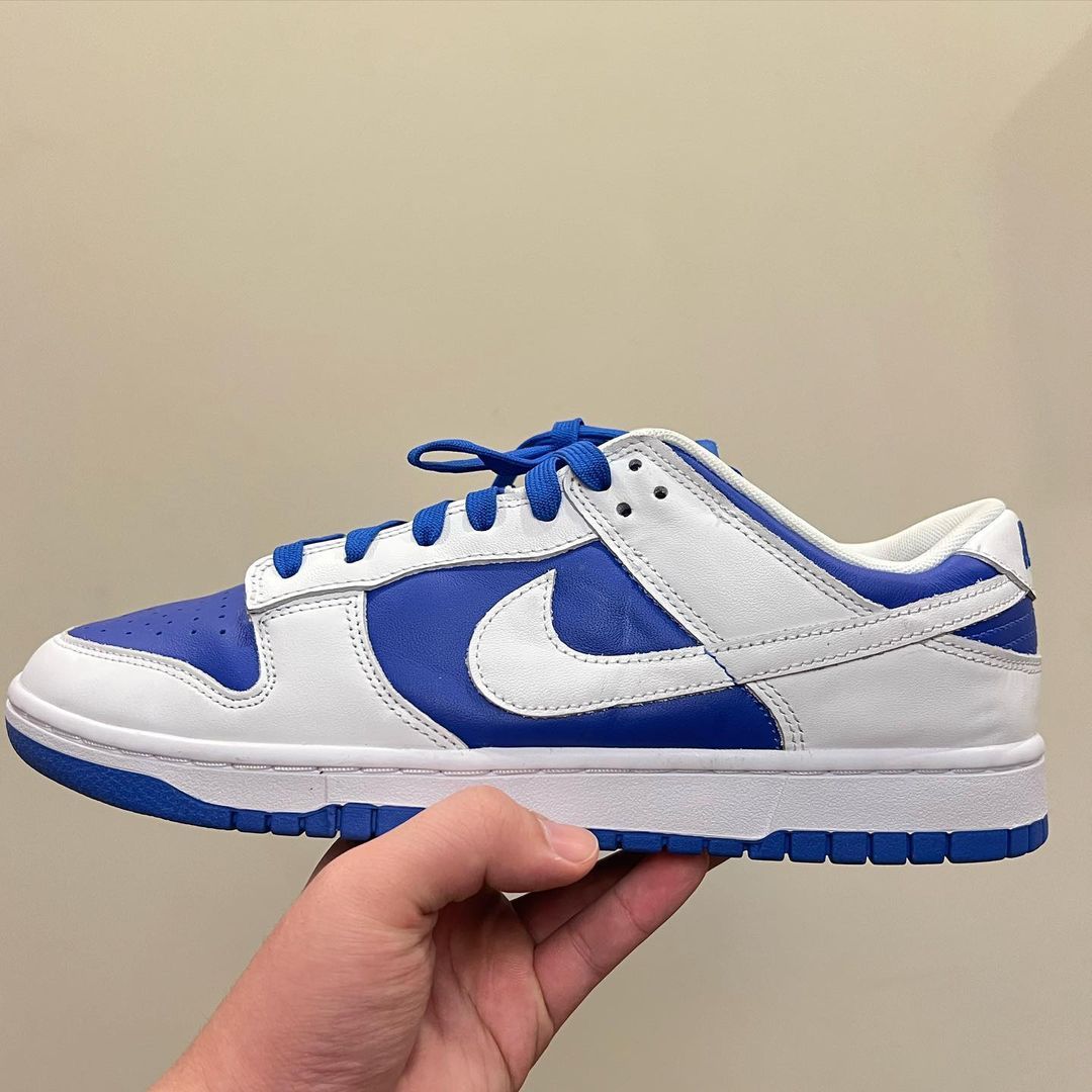 white and blue nike dunks