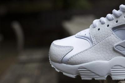 Nike Wmns White Ice Pack 1