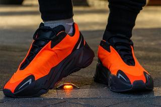 yeezy mnvn orange on feet