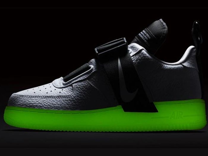 Verbonden Verloren hart Mand Nike's Latest Air Force 1 is Glow-in-the-Dark - Sneaker Freaker