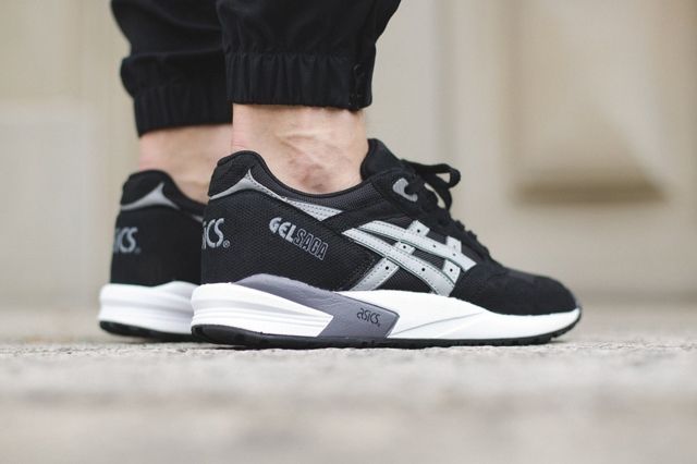 asics gel saga black black