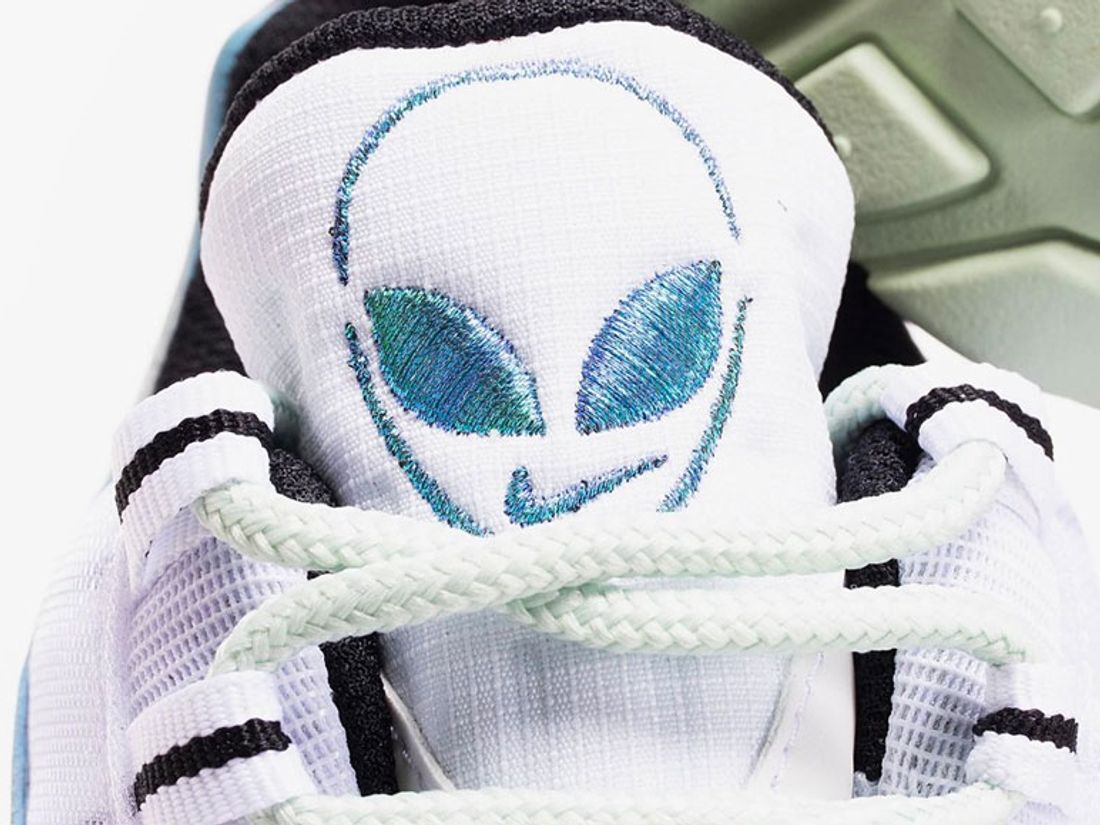 Hasta aquí llenar Depender de The Nike Air Max 95 'Alien' Hits Earth - Sneaker Freaker