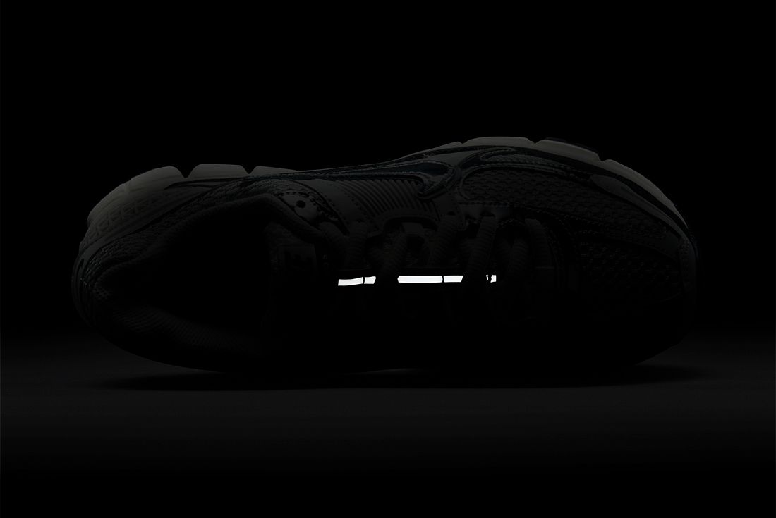  Nike Zoom Vomero 5 Photon Dust