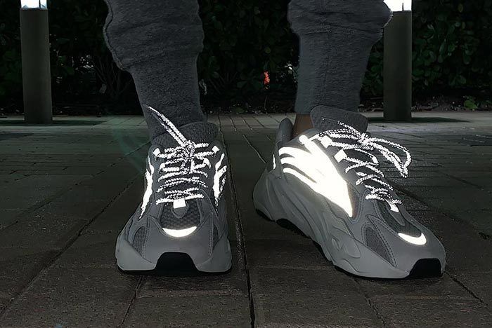yeezy 700 static laces