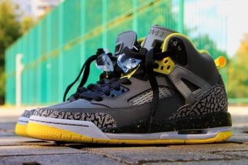 blue and yellow spizikes