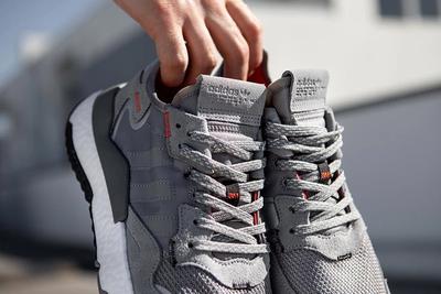 Nite Jogger Off Foot Grey Holding