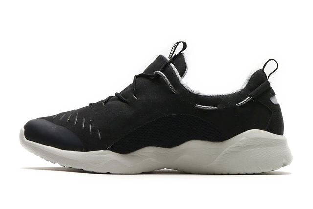 asics gel mai on feet