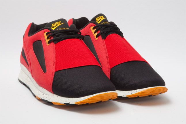 Nike Air Current Red Quarter 1