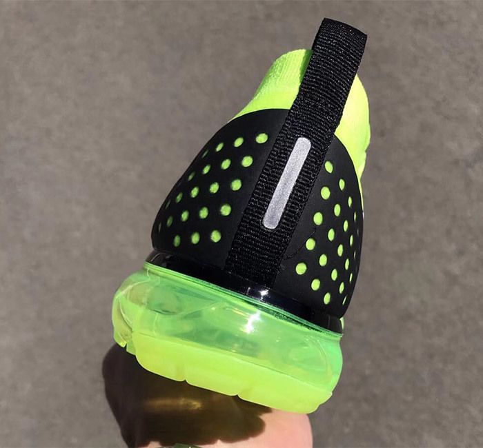 volt vapormax flyknit 2