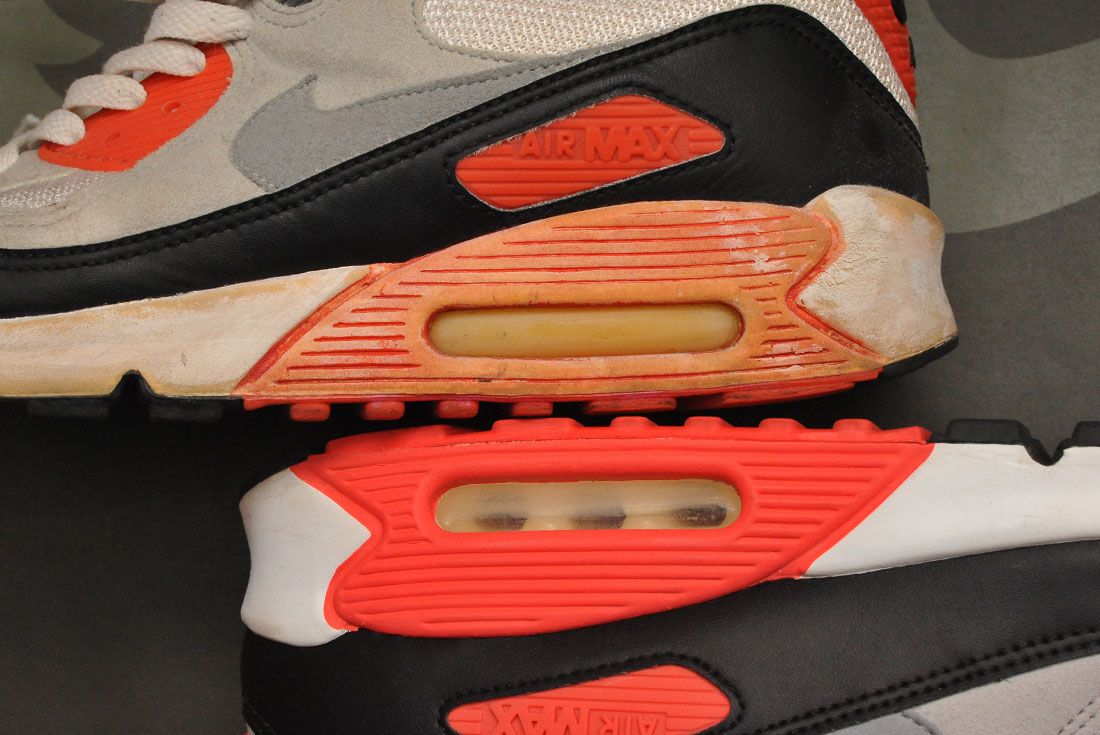 nike with air bubbles on bottom