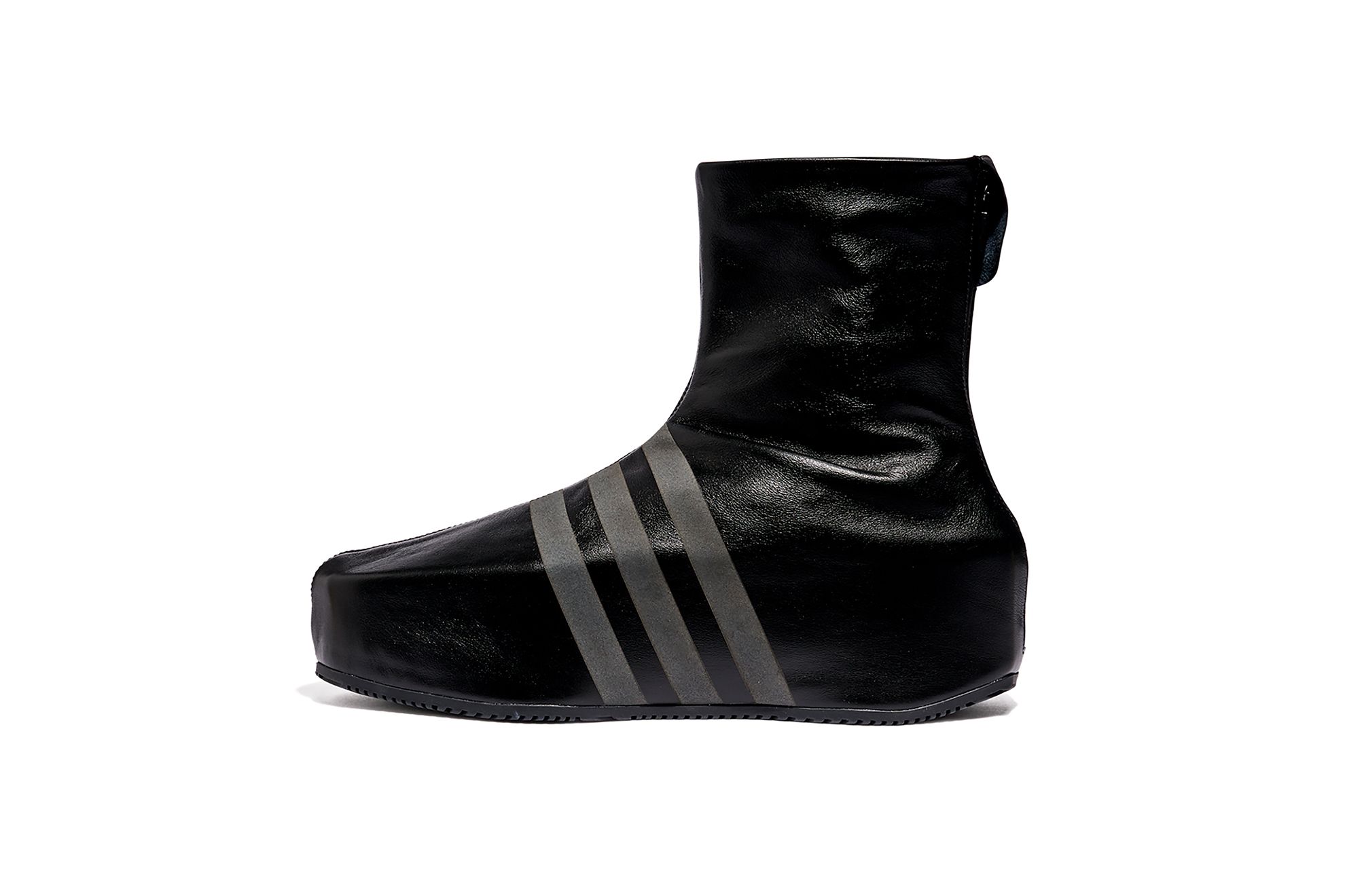 ★Adidas Y-3 KYASU Oversized Boots★ adidas Y-3 Kyasu Overboot | SneakerNews.com