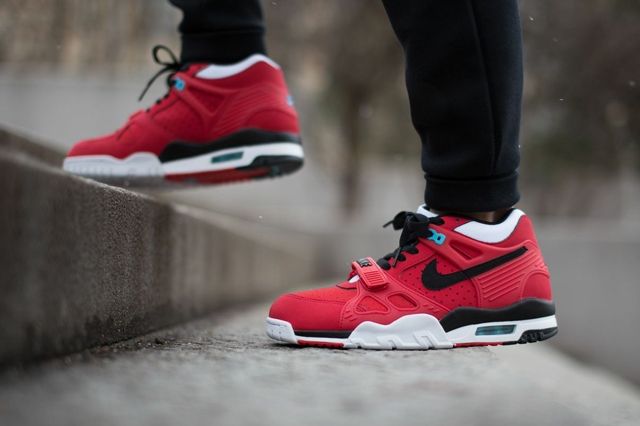 Nike air trainer red hotsell