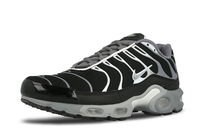 nike air max plus black and silver