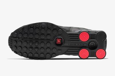 Nike Shox R4 Black Orange Outsole