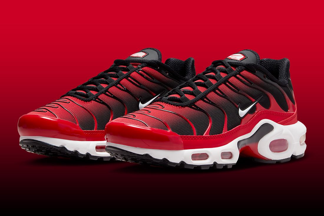 Air max plus black hotsell grey red