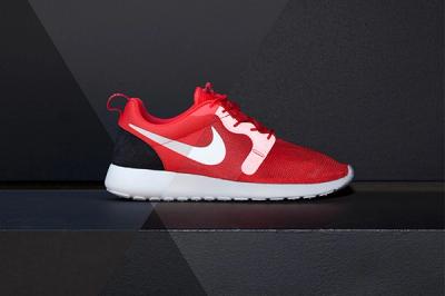 Nike Roshe Run Hyperfuse Light Crimson Platinum1