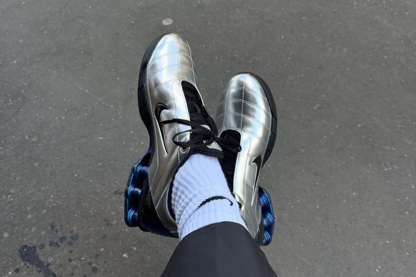 Nike Total 90 Shox Secutor Magia on-foot with white socks