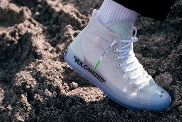 off white converse on foot