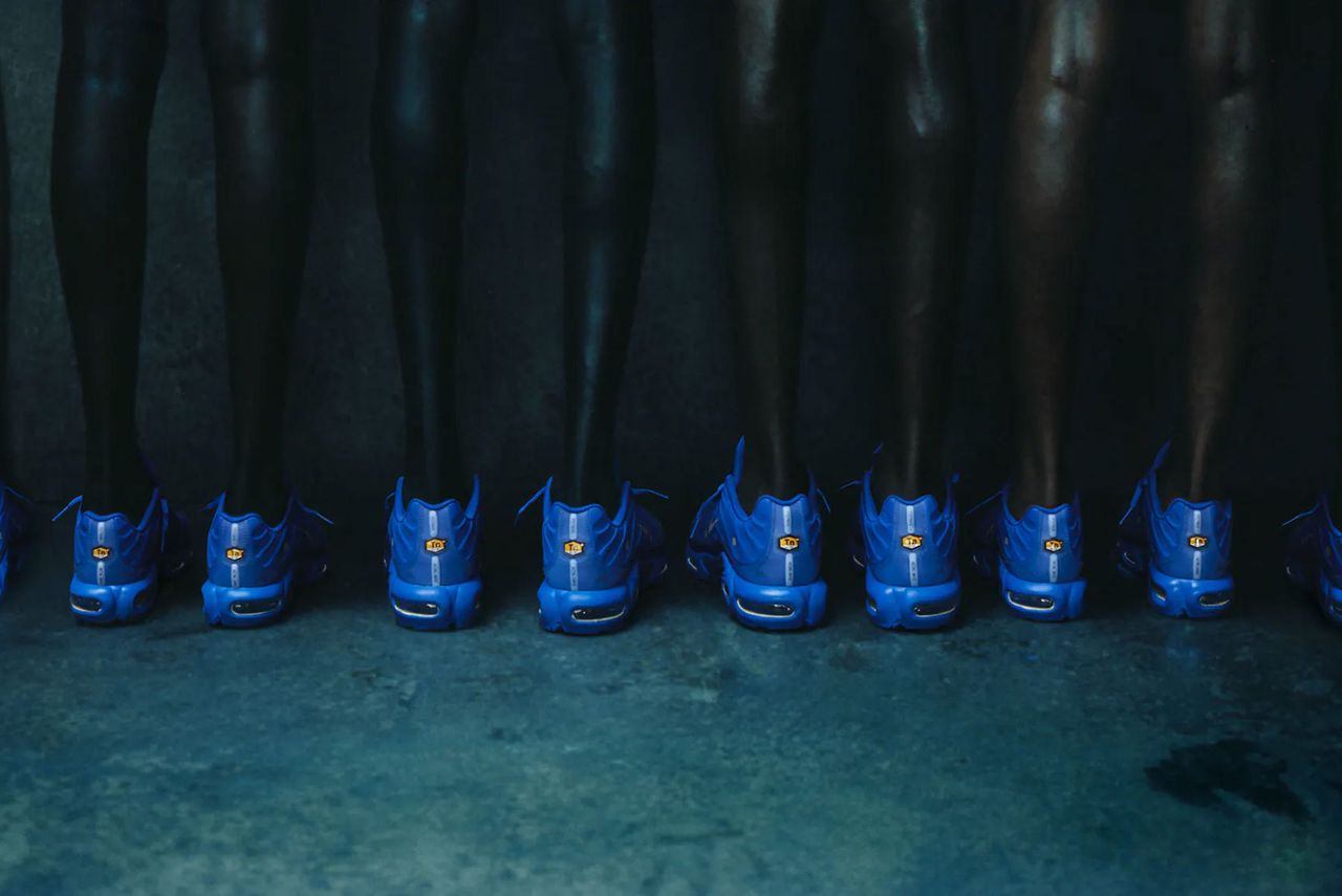 nike air max plus black and pink