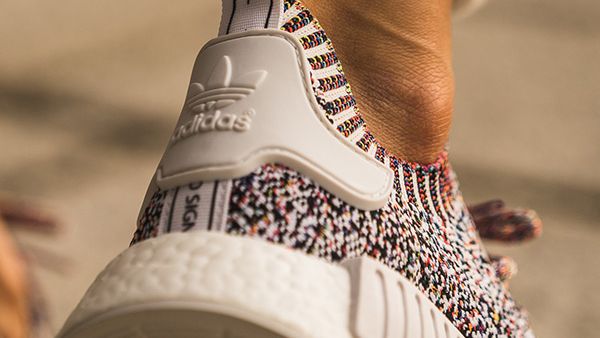 inden for om Humoristisk See 'Colour Static' NMD_R1s On-Foot Ahead of Release - Sneaker Freaker