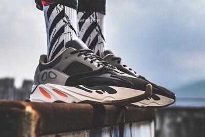 Yeezy Adidas Boost 700 Magnet Right 2
