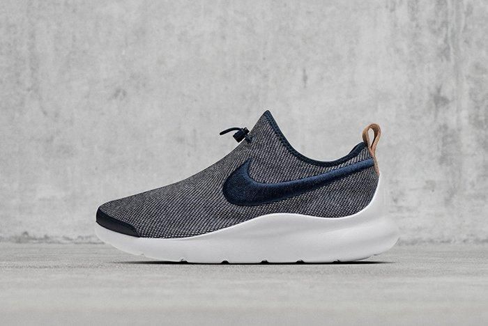 Hot On The Heels Of Their Recent Colab The Swoosh And Loopwheeler Have Just Worked Together On Two New Sneakers A Roche Two And An Aptare Se 1
