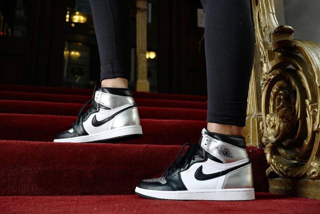 jordan 1 silver toe flight club